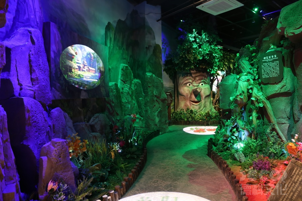 在科技展廳設(shè)計(jì)中，如何運(yùn)用數(shù)字化展示和信息交流技術(shù)？