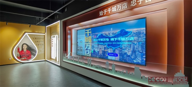 如何利用展覽廳設(shè)計(jì)來展示傳統(tǒng)工藝和手工藝品的創(chuàng)新和發(fā)展？